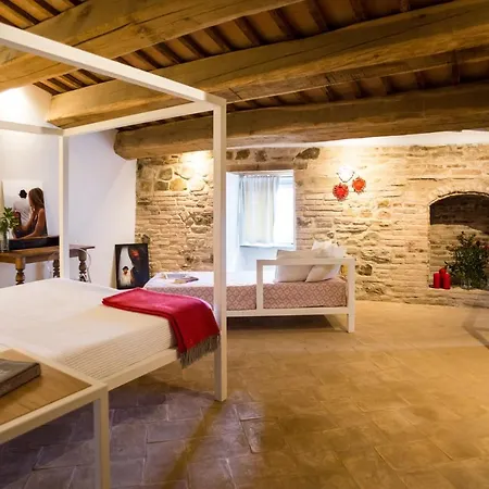 Castello Di Ramazzano - Tenute Aliani 팜스테이