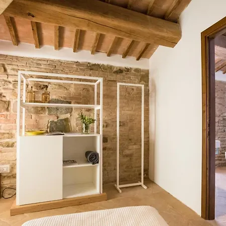 Castello Di Ramazzano - Tenute Aliani 팜스테이