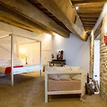 Castello Di Ramazzano - Tenute Aliani Farm stay *