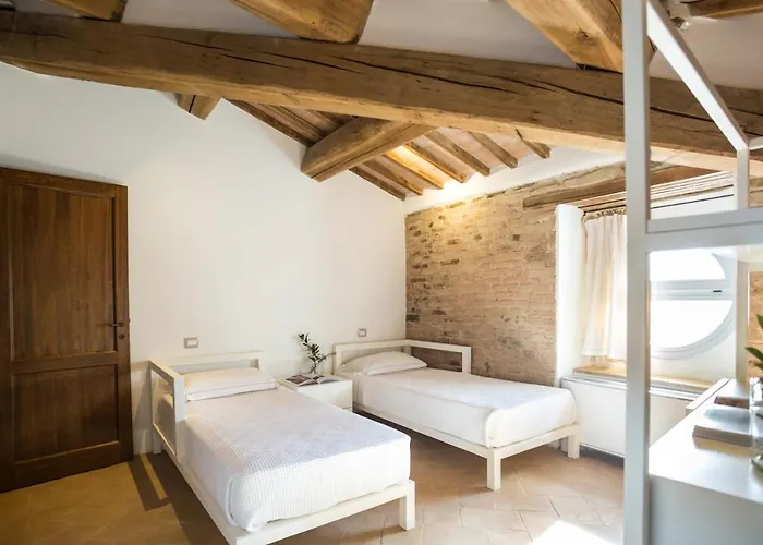 Alloggio per agriturismo Castello Di Ramazzano - Tenute Aliani Perugia