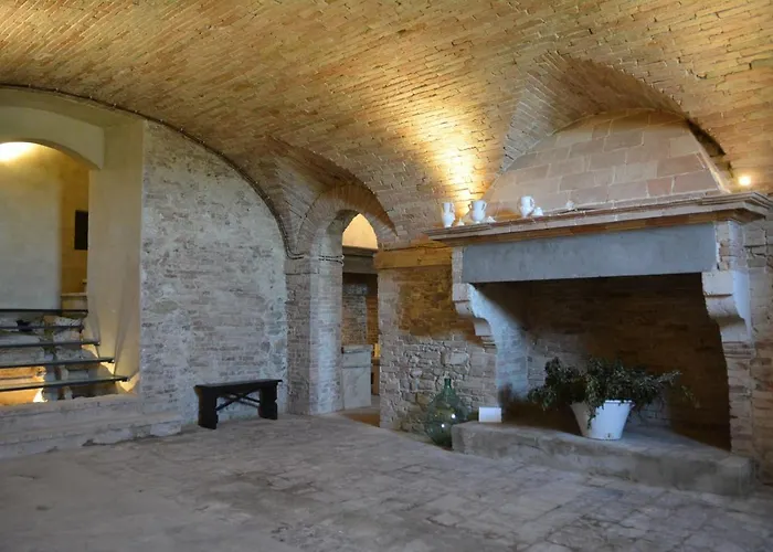 Alloggio per agriturismo Castello Di Ramazzano - Tenute Aliani Perugia